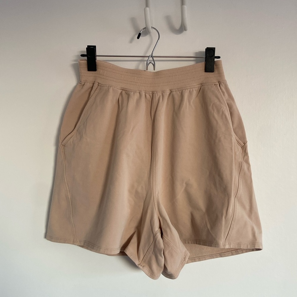 Women’s Lululemon lounge short
